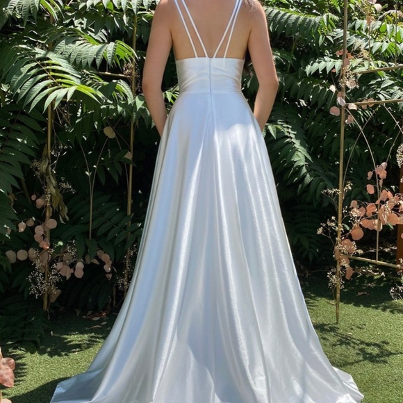 Chic Wedding Dress - Picture 2 of 2